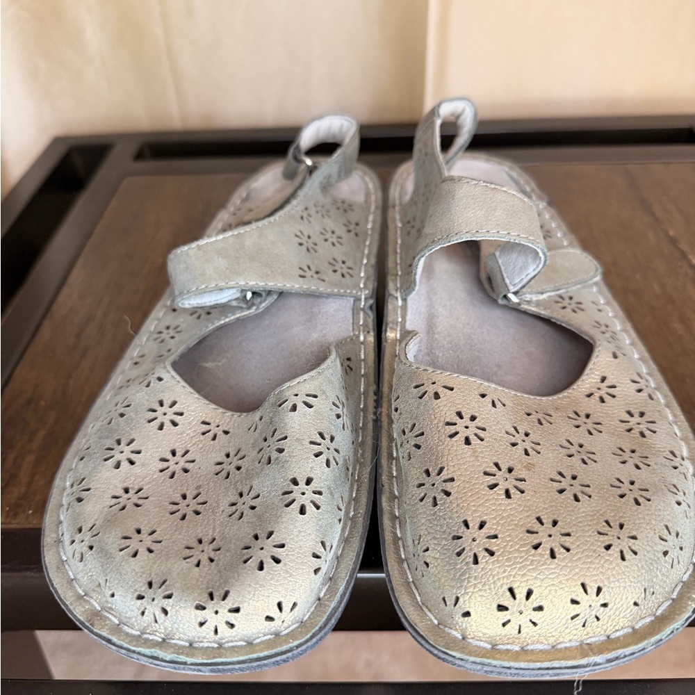 Alegria Silver Women’s Sandals with Floral Design EU size 39 = US size 8.5 - Picture 8 of 13